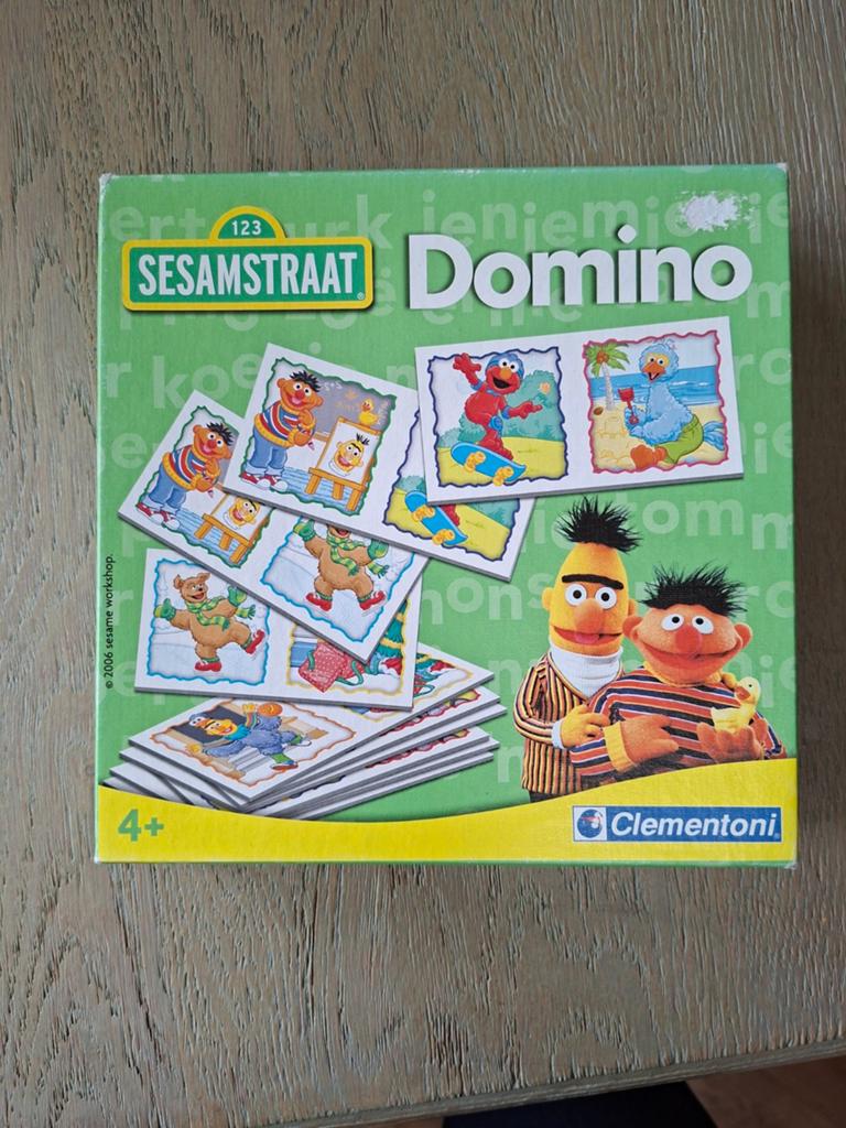 Sesamstraat Domino spel voor kinderen 4+, Een of twee spelers, Ophalen of Verzenden, Gebruikt, Clementoni