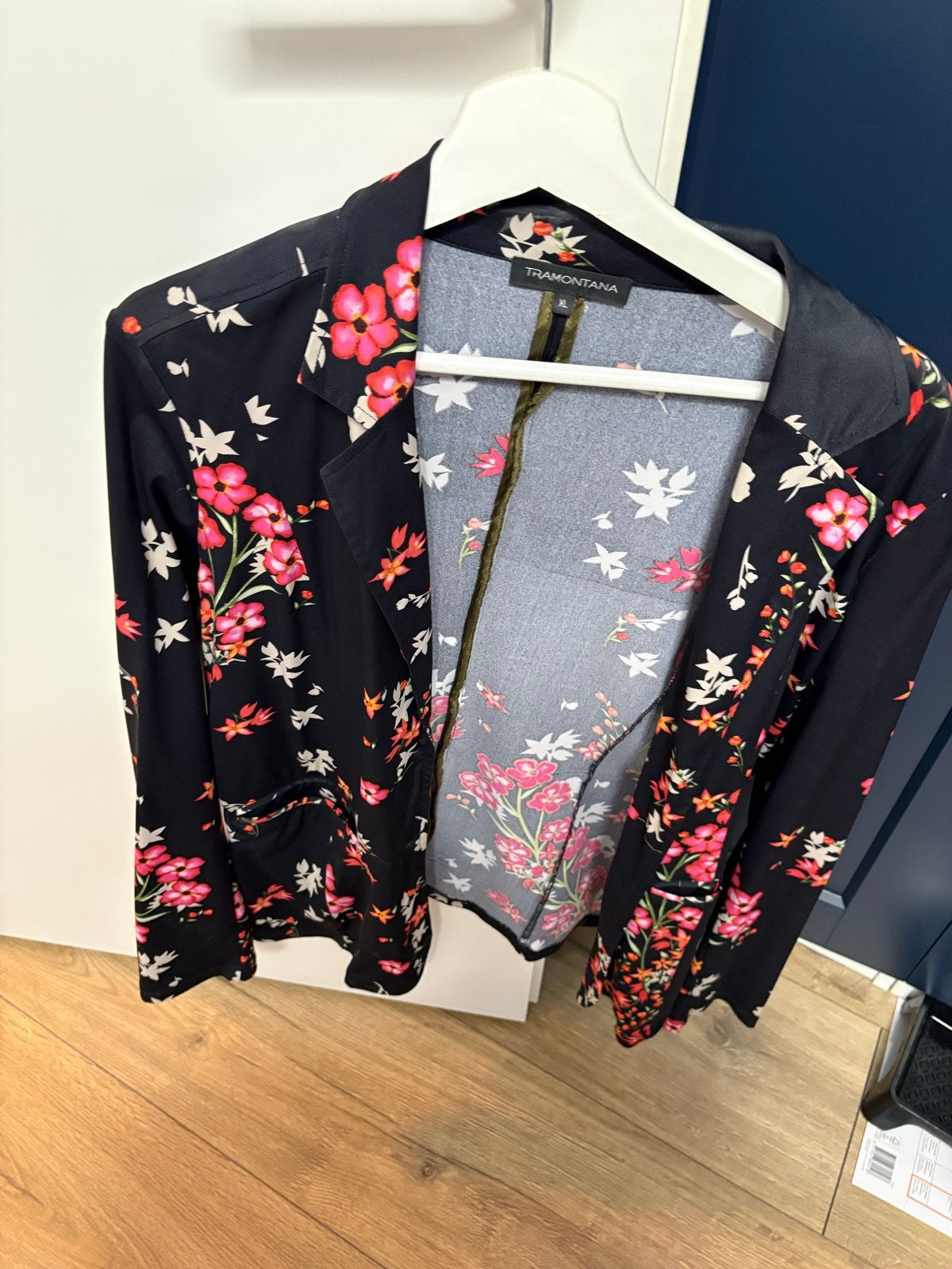 Tramontana pak, broek maat L, jasje maat XL, bloemenprint, Ophalen of Verzenden, Zo goed als nieuw, Meerkleurig, Kostuum of Pak