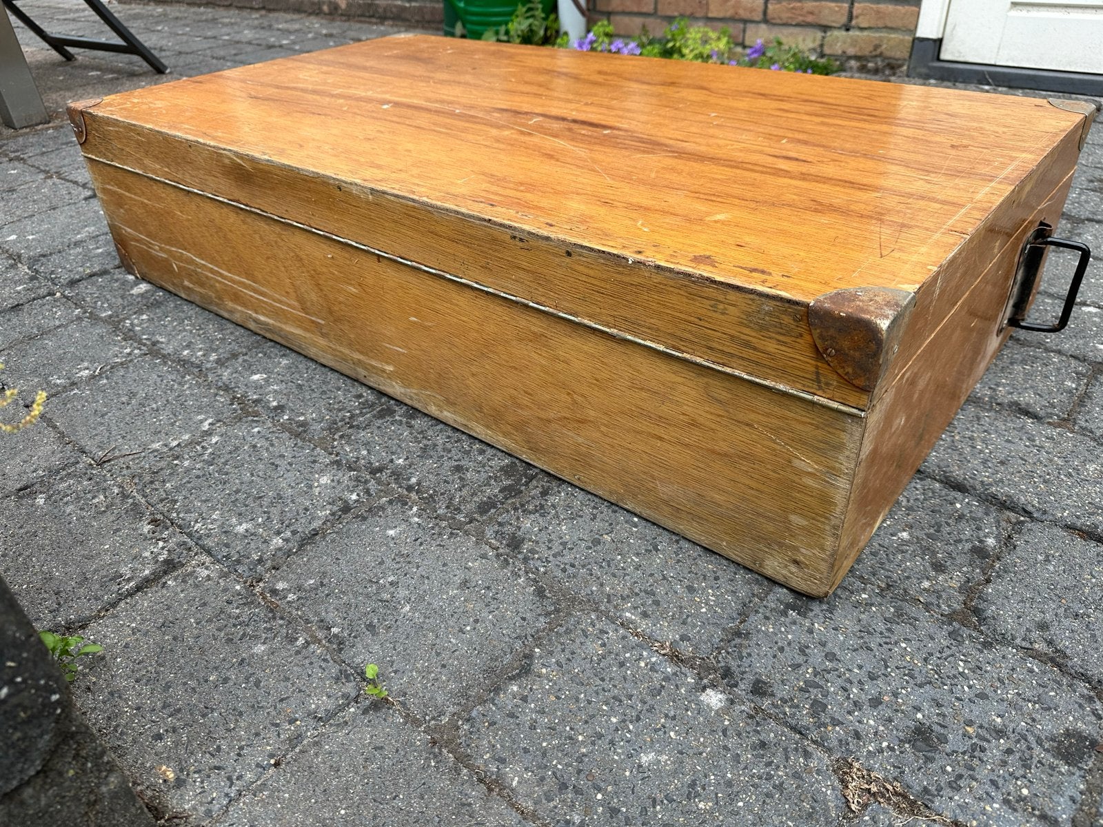 Vintage houten kist met metalen hoeken en handvatten, Ophalen, Gebruikt, 50 tot 100 cm, Minder dan 50 cm