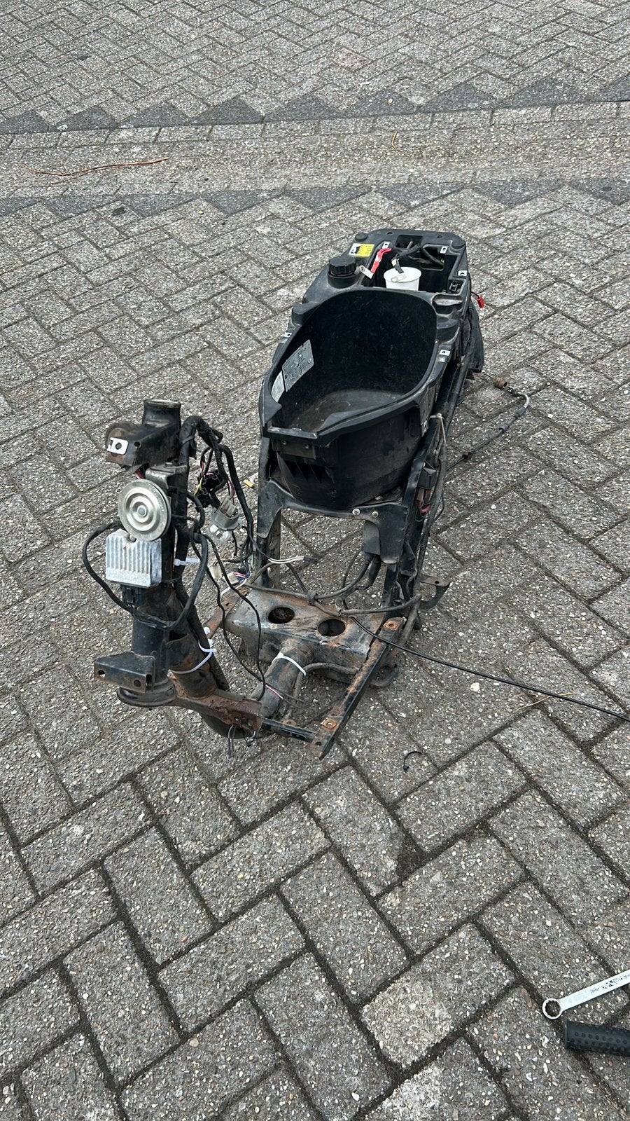 Zip brom frame 2012 zonder wok, Fietsen en Brommers, Scooters | Piaggio, Ophalen of Verzenden, Zo goed als nieuw, Benzine, Zip