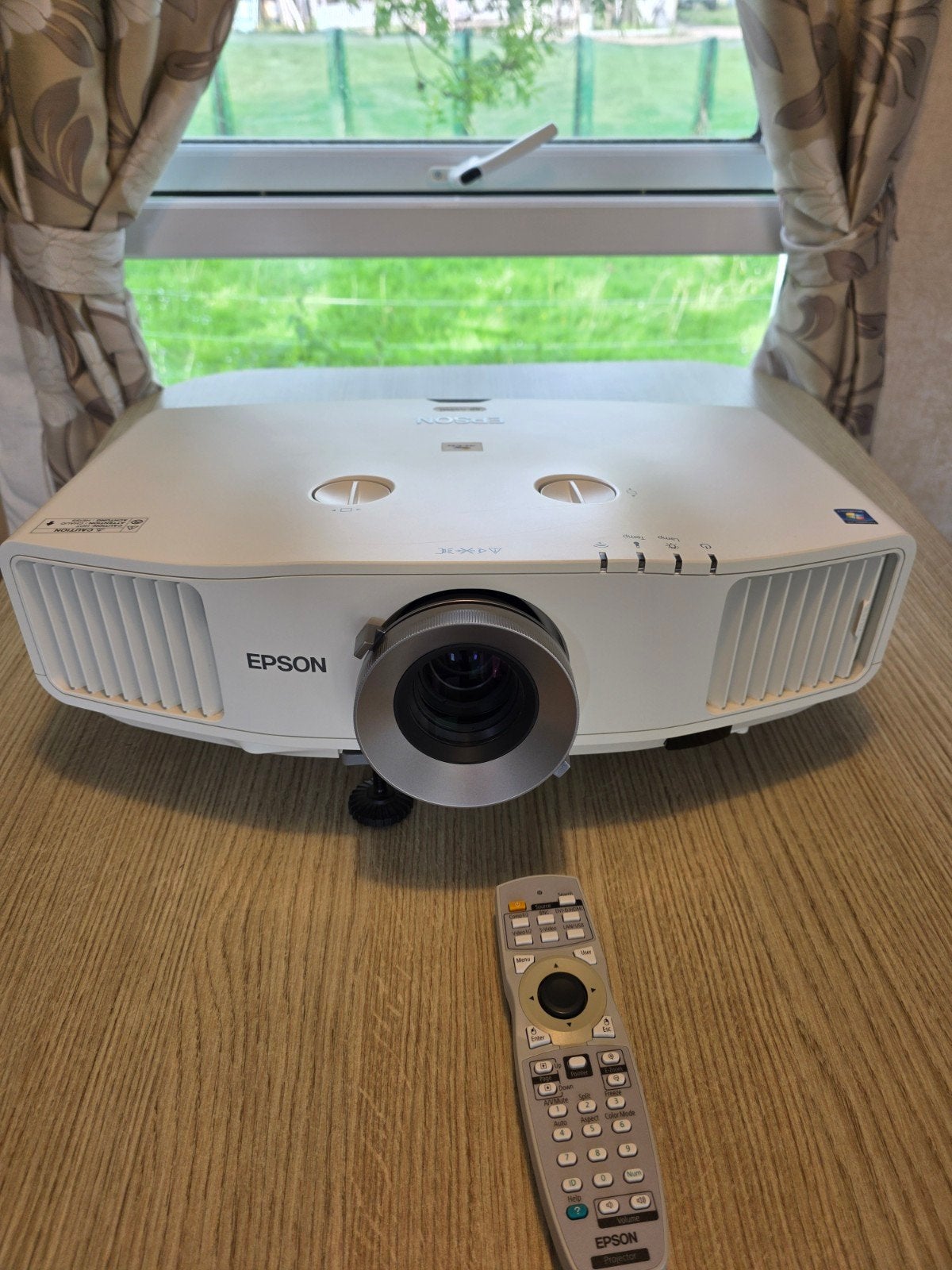 EPSON EB-G5950, Ophalen of Verzenden, Zo goed als nieuw
