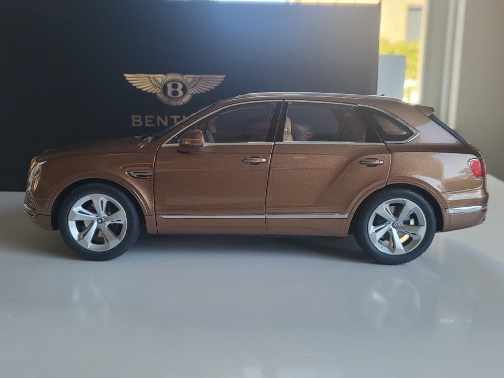 1:18 Kyosho Bentley Bentayga Bronze Metallic, Hobby en Vrije tijd, Modelauto's | 1:18, BBR, Kyosho, Auto, Ophalen of Verzenden