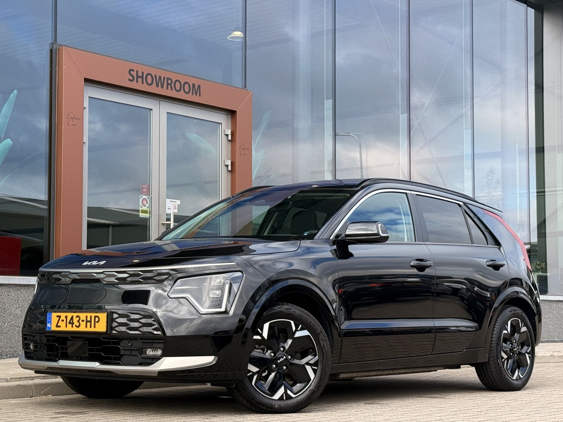 Kia Niro EV ExecutiveLine 64.8kWh | Schuifdak | Warmtepomp, Gebruikt, 750 kg, Adaptive Cruise Control, Zwart