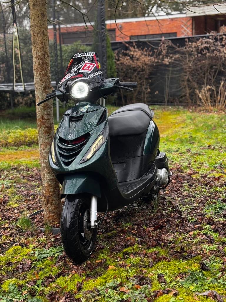 piaggio zip iget 50cc e5, Fietsen en Brommers, Scooters | Piaggio, Zo goed als nieuw, Zip, Maximaal 45 km/u, Benzine, Ophalen of Verzenden