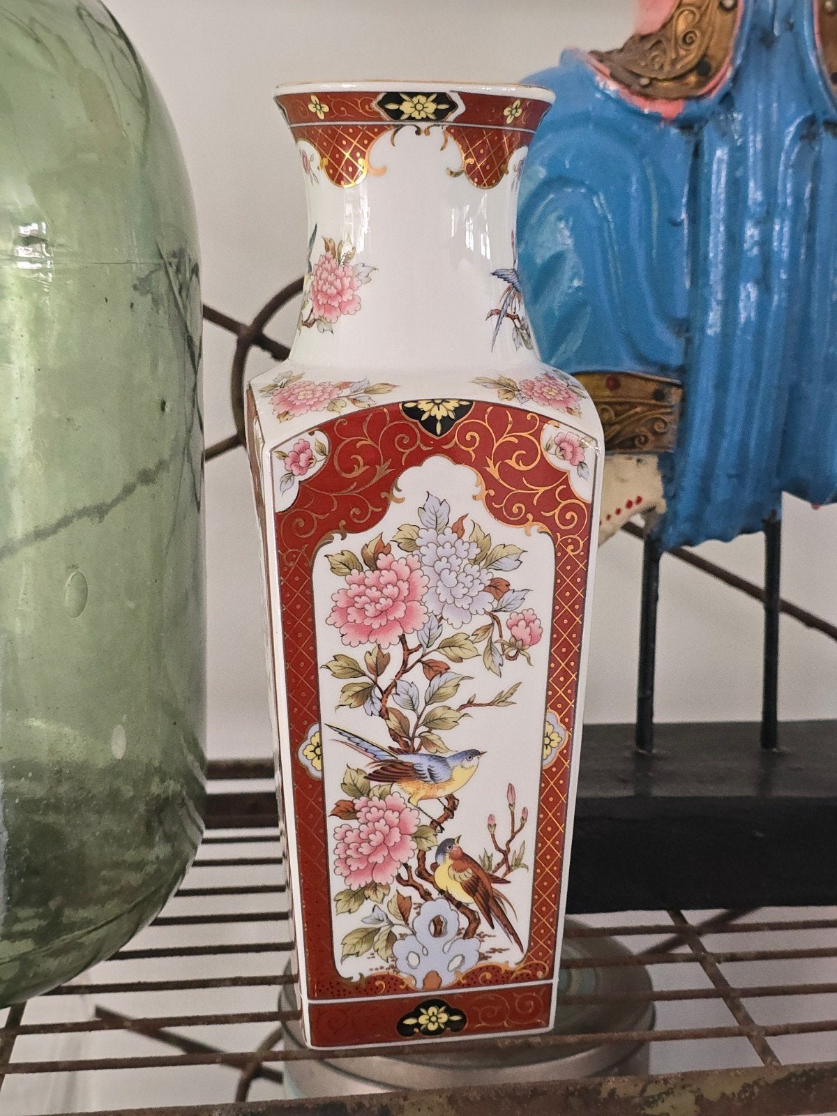 Vintage antieke Japanse porseleinen vaas met bloemenmotief, Antiek en Kunst, Antiek | Vazen, Ophalen of Verzenden