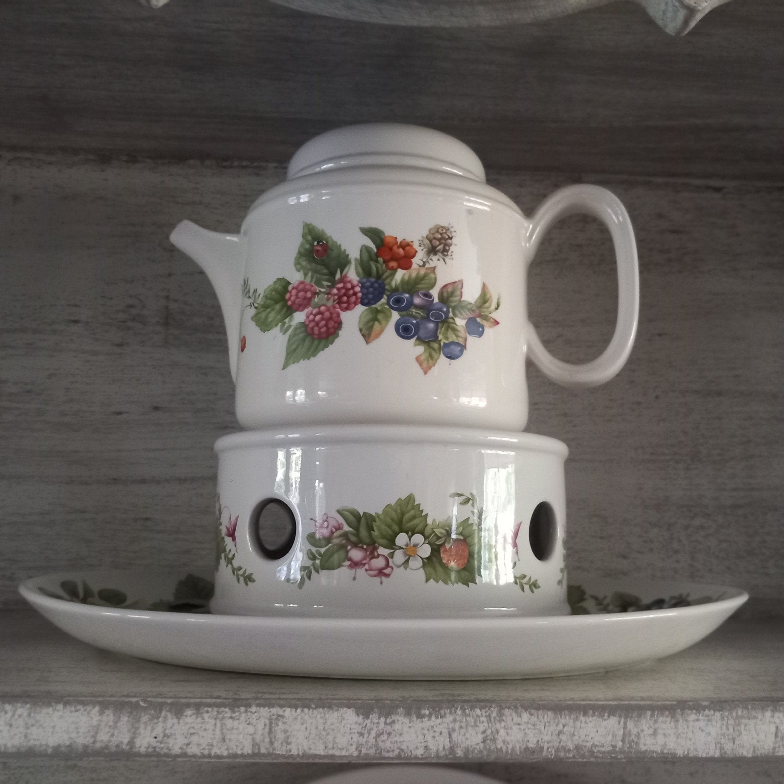 marjolein bastin Uitgebreid servies met bessen en vlinders, Gebruikt, Landelijk/Boerenbont, Ophalen of Verzenden, Wedgwood