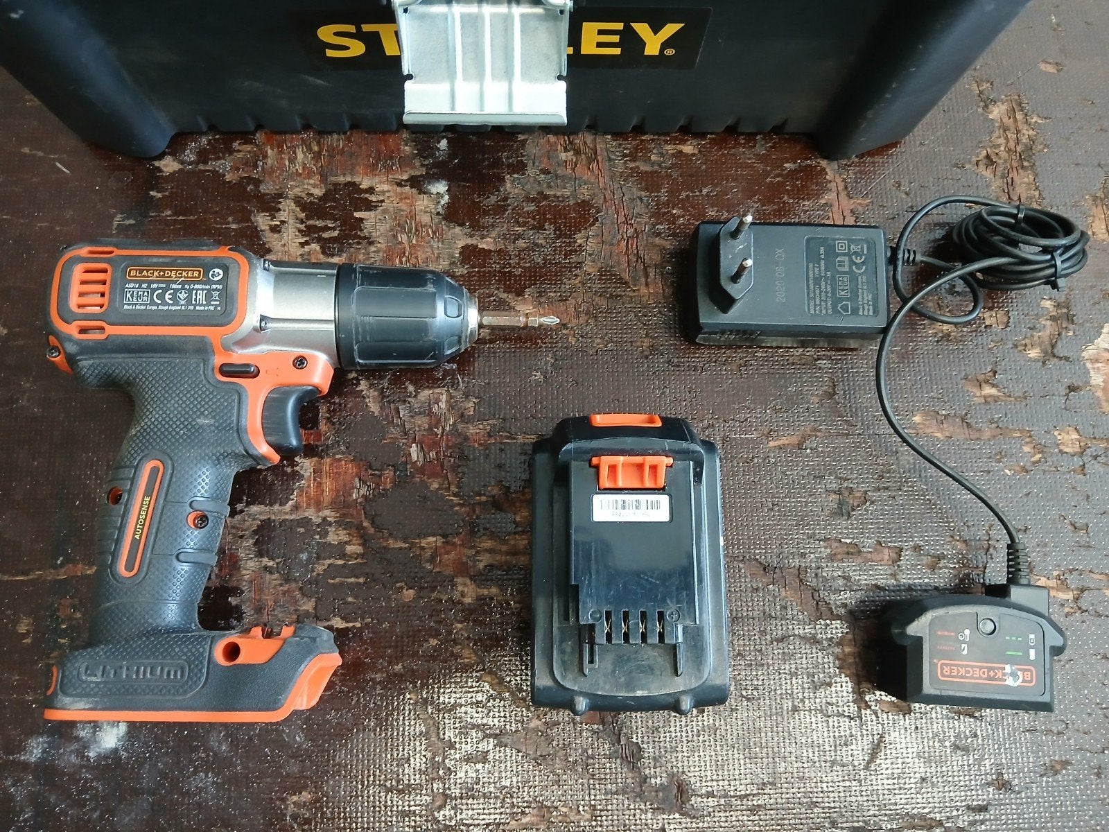 Black & Decker Schroefmachine met Accu en Lader, Ophalen, Gebruikt, Variabele snelheid, Boor- en Schroefmachine
