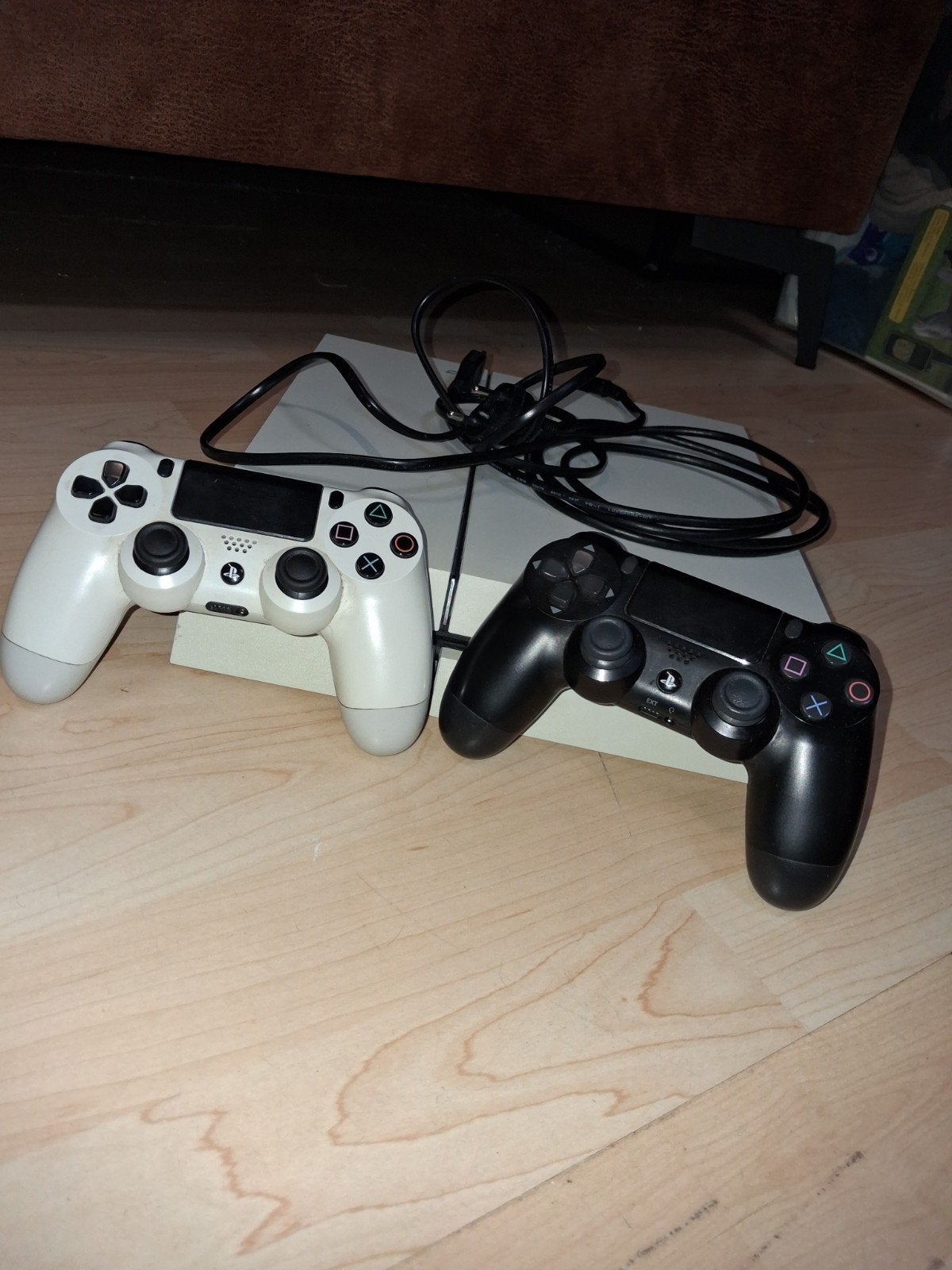 Sony PlayStation 4 (PS4) met 2 controllers, Spelcomputers en Games, Ophalen, Met 2 controllers, Original, Met harde schijf