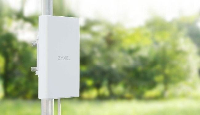 zyxel nr7302 outdoor router/modem, Ophalen of Verzenden, Zo goed als nieuw, Router met modem, ZYXEL
