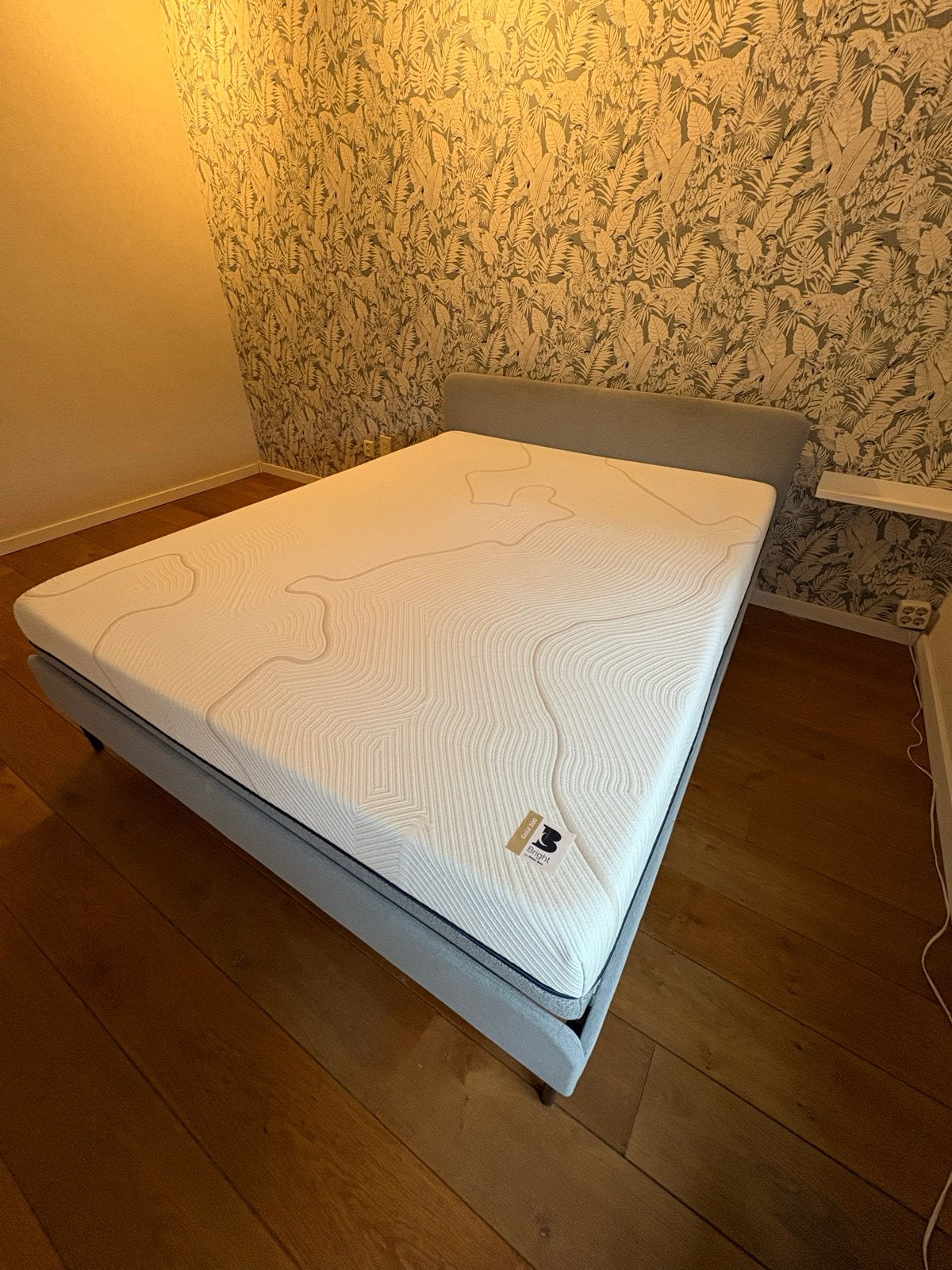 IKEA SLATTUM bed met BeterBed Gold 200 matras 160x200, Ophalen, Tweepersoons, Zo goed als nieuw, 200 cm