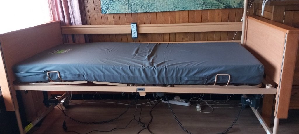 BURMEIER ziekenhuisbed, elektr.verstelbaar en Tempur matras, Ophalen, Verstelbaar, 90 cm, Eenpersoons