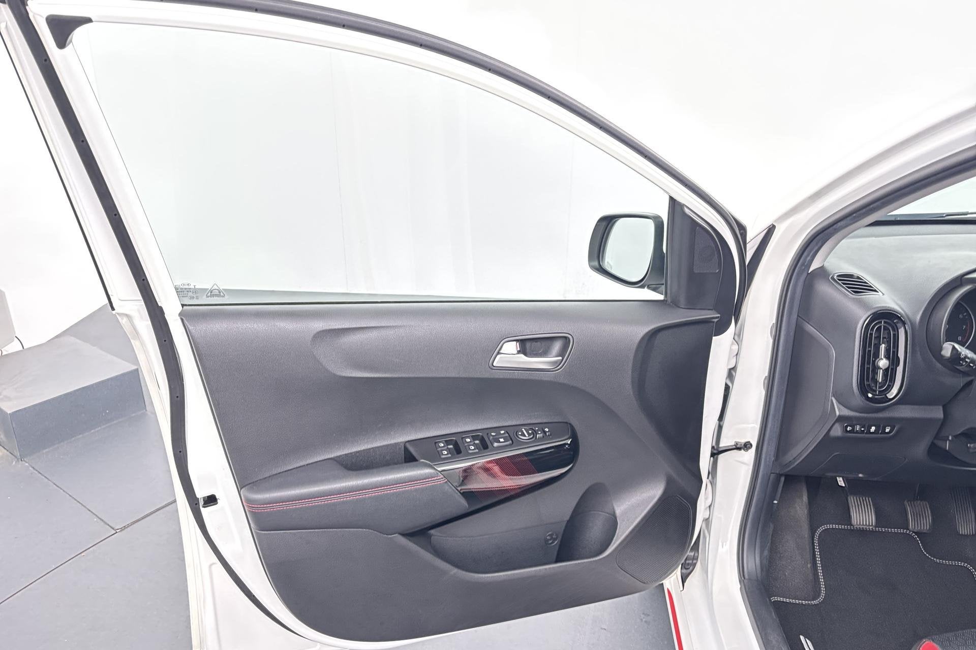 Foto 33 van Kia Picanto 1.0 DPi GT-Line Doorgereden en toch fris in uitr