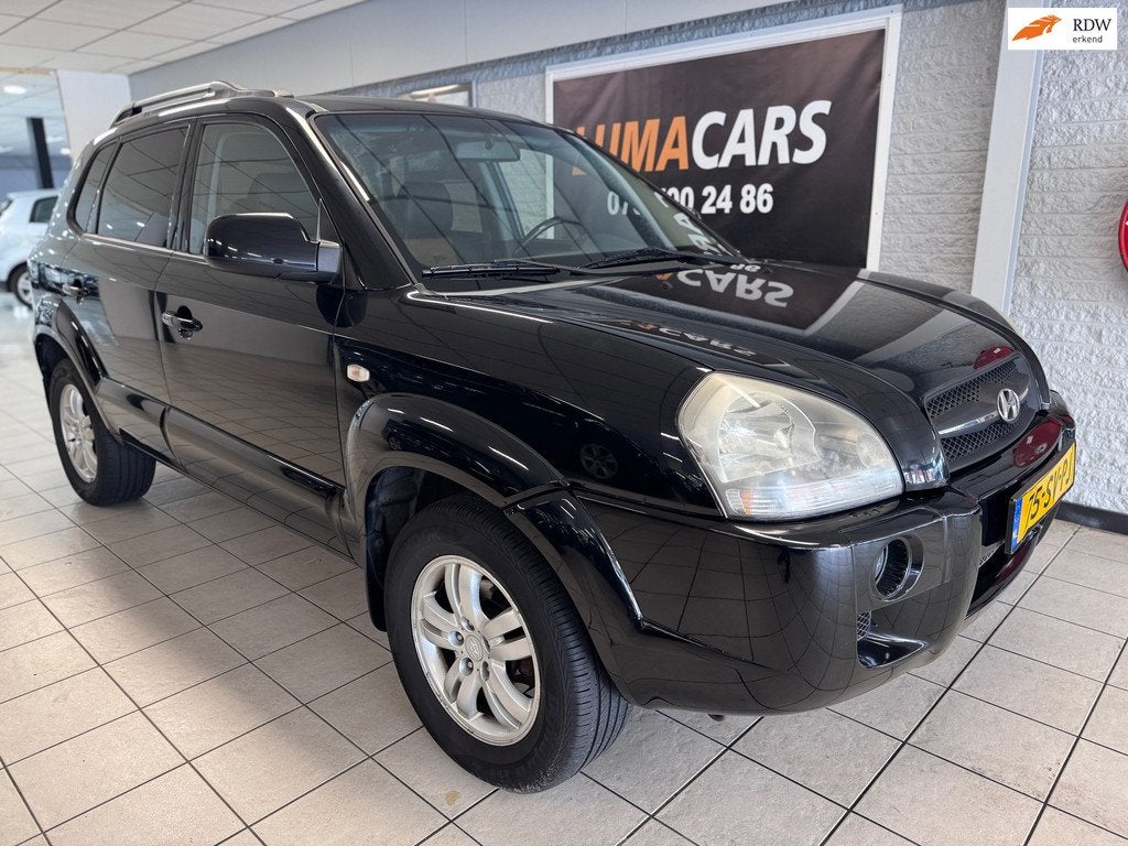 Hyundai Tucson 2.0i Dynamic World Cup edition | Nieuwe APK |, Auto's, Hyundai, Gebruikt, 4 cilinders, Startonderbreker, Zwart