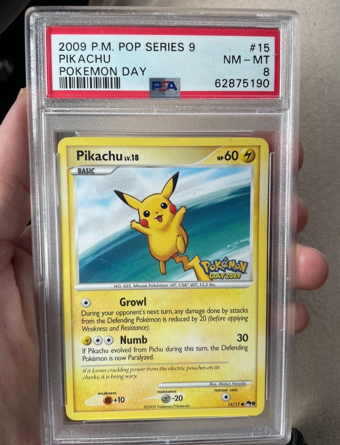 Pikachu 2009 Pokemon Day PSA 8 NM-MT, Ophalen of Verzenden, Zo goed als nieuw, Losse kaart