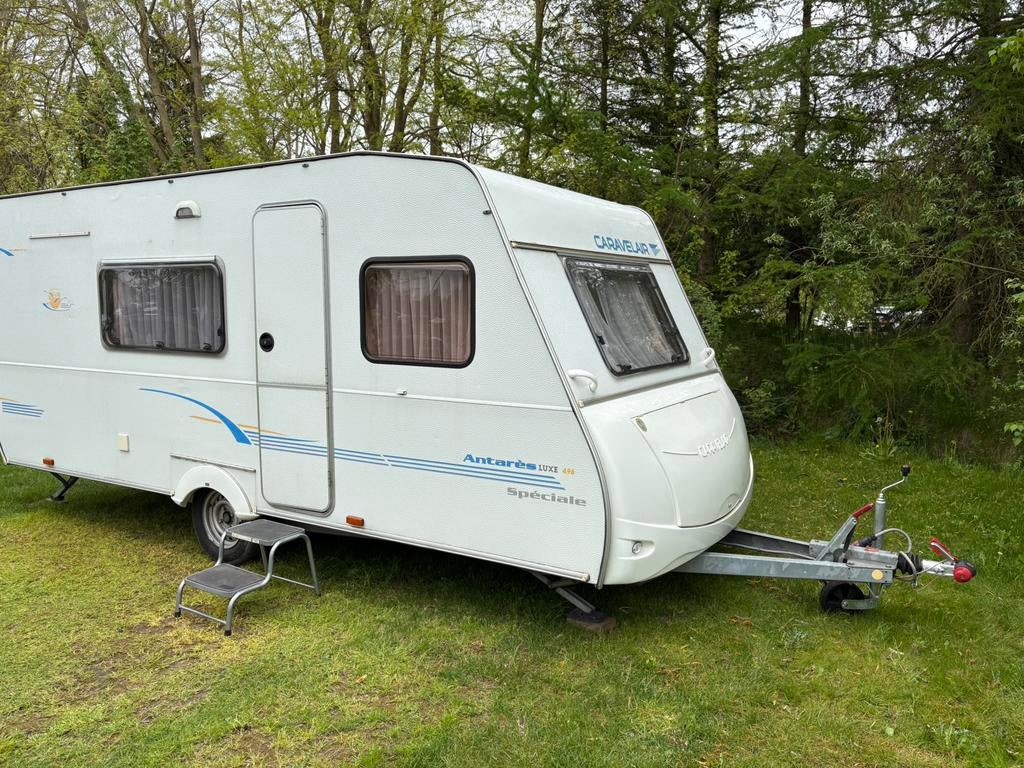 5 persoons caravan met stapelbed, Caravans en Kamperen, Caravans, Particulier, tot en met 5, 750 - 1000 kg, Standaardzit, Caravelair