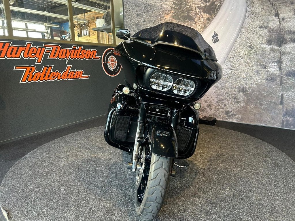 Harley-Davidson FLTRK ROAD GLIDE LIMITED Vivid Black Blacked, Motoren, Laan van Vredenoord 33
2289 DA  RIJSWIJK, NL, Bedrijf, Toermotor