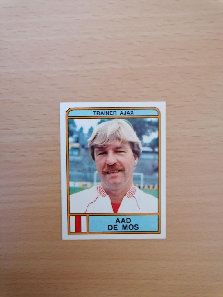 Panini Voetbal 84 #7 Aad de Mos., Ophalen of Verzenden, Zo goed als nieuw, Sticker