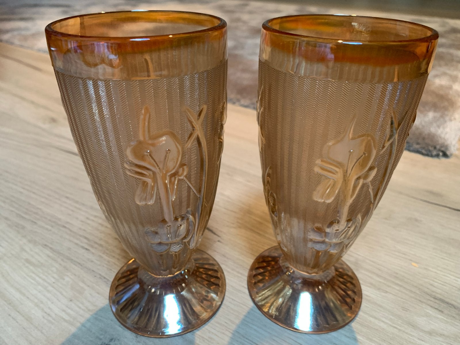 Antiek Oranje Glazen Jeanette Iris met relief Bloemmotief, Ophalen