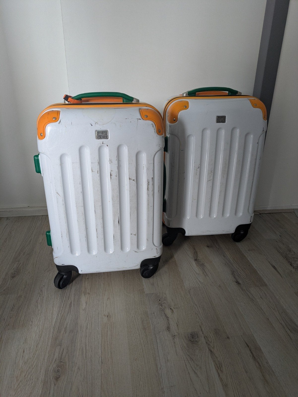 2 oudere koffers van de postcodeloterij., Sieraden, Tassen en Uiterlijk, Gebruikt, 50 tot 60 cm, Hard kunststof, Wieltjes
