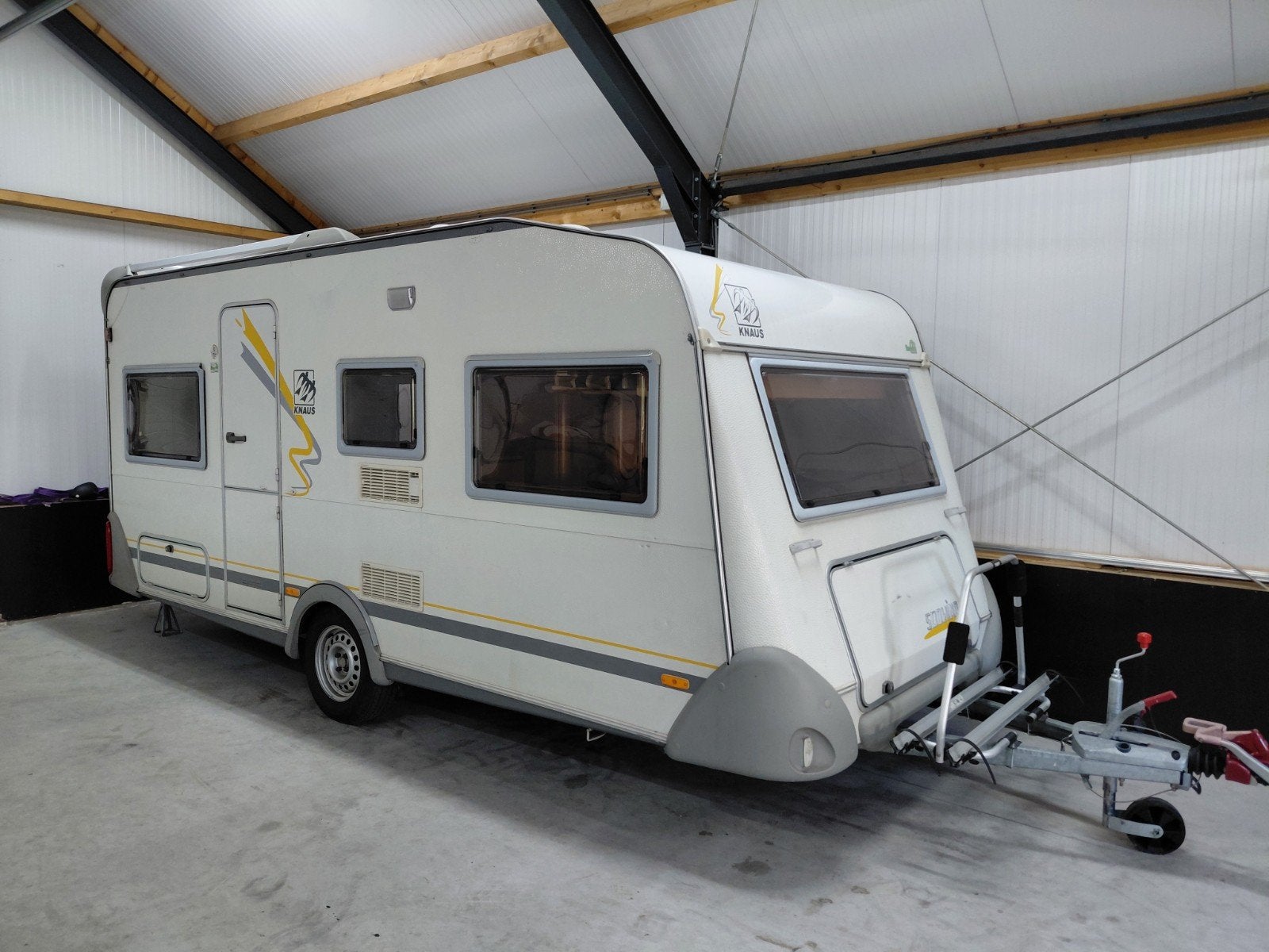 Knaus Sudwind 450 (2000) - 5 persoons met stapelbed, Vast bed, Rondzit, Ringverwarming, Particulier