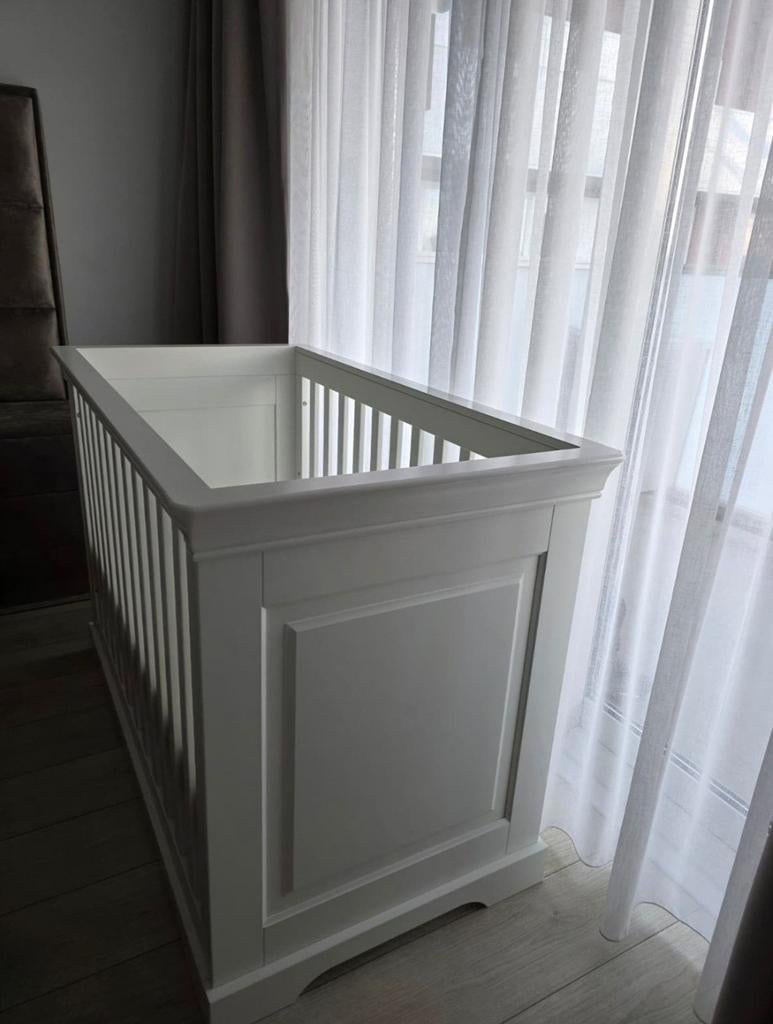 Kidsmill chateau - wit ledikant met matras, Ophalen of Verzenden, Zo goed als nieuw, Ledikant