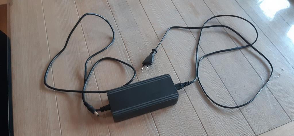 Oplader Sparta Emotion X3, Audio, Tv en Foto, Opladers, Ophalen of Verzenden, Gebruikt