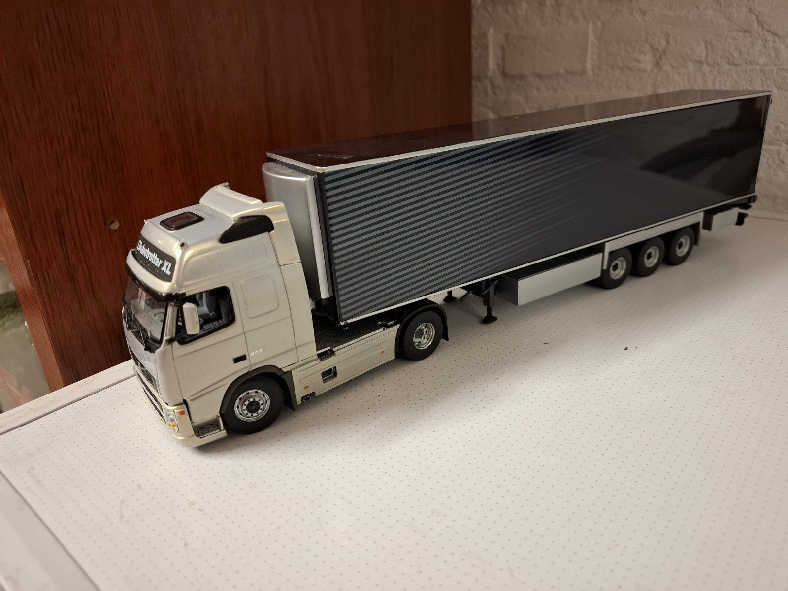 Volvo Fh Globetrotte XL 1:43 Motorart, Hobby en Vrije tijd, Ophalen of Verzenden, Zo goed als nieuw, Bus of Vrachtwagen, Wsi