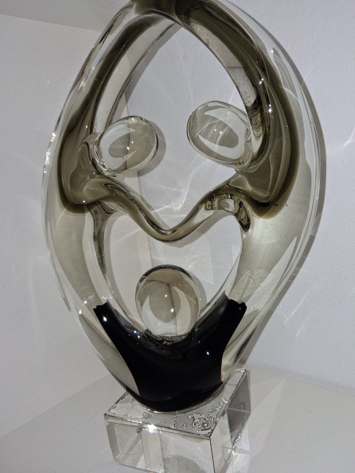 Abstract glazen sculptuur - Familie/Liefde - Modern design, Antiek en Kunst, Glas, Verzenden, 20 - 50 cm, Op sokkel
