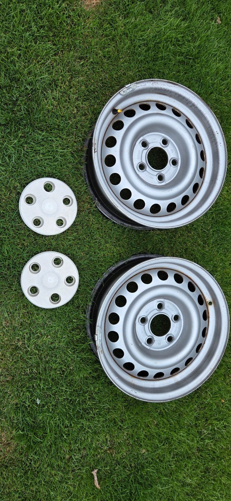 Aangeboden 2 velgen voor Fendt of Hobby, Caravans en Kamperen, Caravan accessoires, Ophalen, Gebruikt