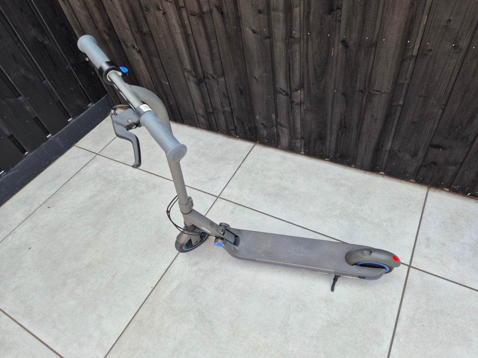 Ninebot Kickscooter E25E elektrische step, Fietsen en Brommers, Steps, Ophalen of Verzenden