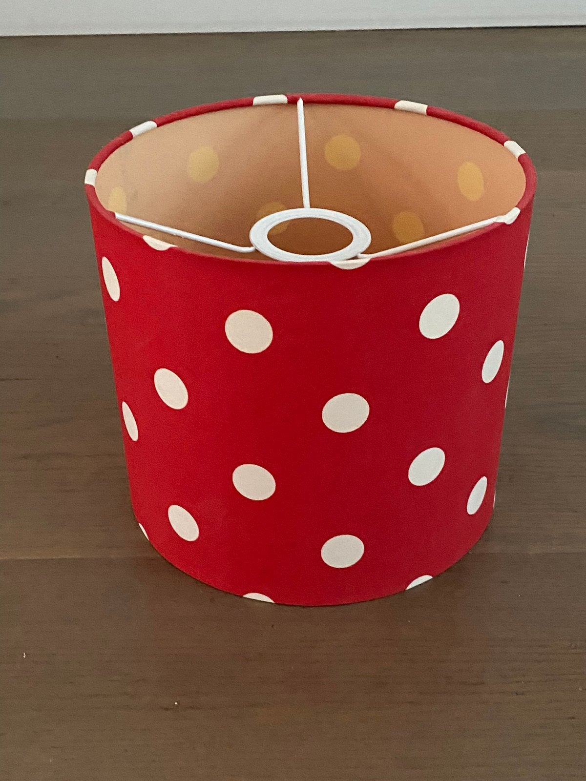 Lampenkap rood met witte stippen, Huis en Inrichting, Lampen | Lampenkappen, Ophalen, Zo goed als nieuw, Rood, Rond