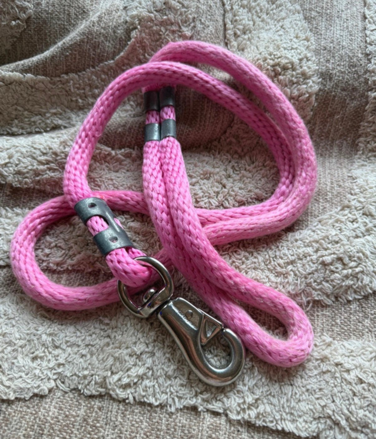 Roze touw hondenlijn 1,5 meter – stevige musketonhaak, Dieren en Toebehoren, Verzenden, Gebruikt, Hondenriem