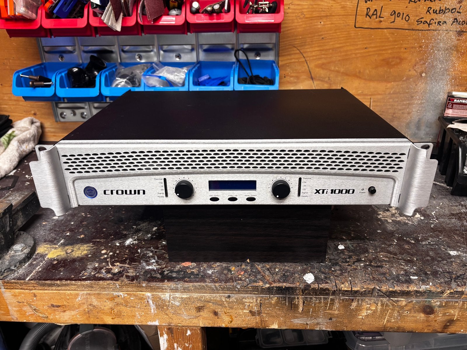 Crown XTi 1000 Professionele Eindversterker, Overige merken, Gebruikt, Ophalen of Verzenden, 120 watt of meer