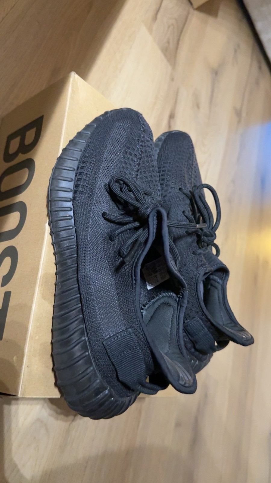 Yeezys zwart 42, Ophalen, Zo goed als nieuw, Zwart