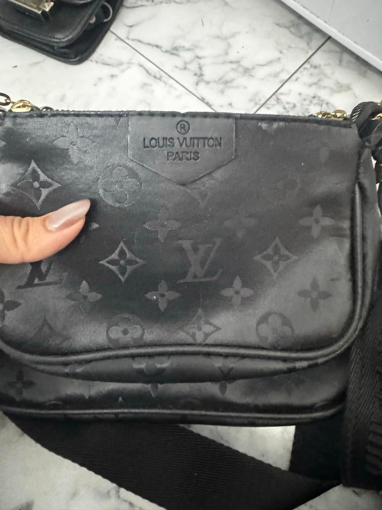 Stijlvolle Dames Tas - Zwart met Louis Vuitton Patroon, Sieraden, Tassen en Uiterlijk, Ophalen of Verzenden, Gebruikt, Zwart, Schoudertasje