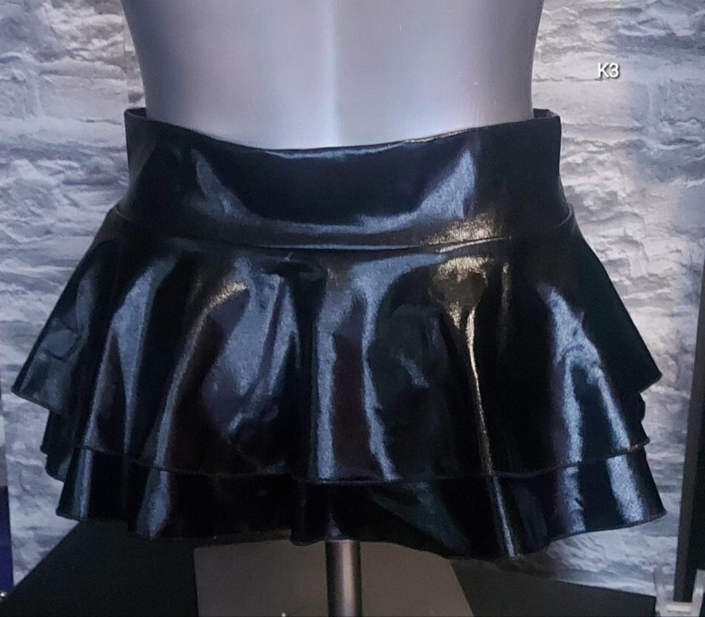 Kinky Zwarte lak mini (micro) rok met ruches M, Kleding | Dames, Rokken, Maat 38/40 (M), Zwart, Nieuw, Ophalen of Verzenden