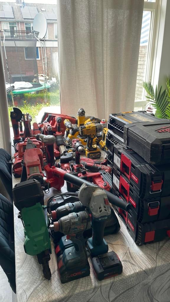Groot partij gereedschap/ hilti nuron / Milwaukee en Dewalt, G1, Ophalen of Verzenden, Zo goed als nieuw