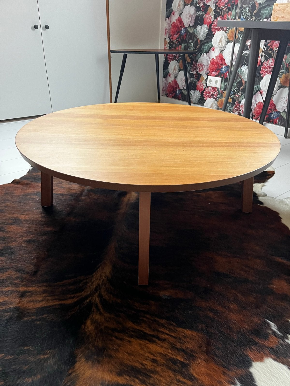 Ronde salontafel notenhout, Ophalen, Gebruikt, Rond, 50 tot 100 cm