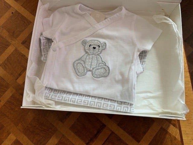 Givenchy 2 x baby body / romper White/grey 6 maanden, Ophalen of Verzenden, Zo goed als nieuw, Givenchy, Jongetje of Meisje