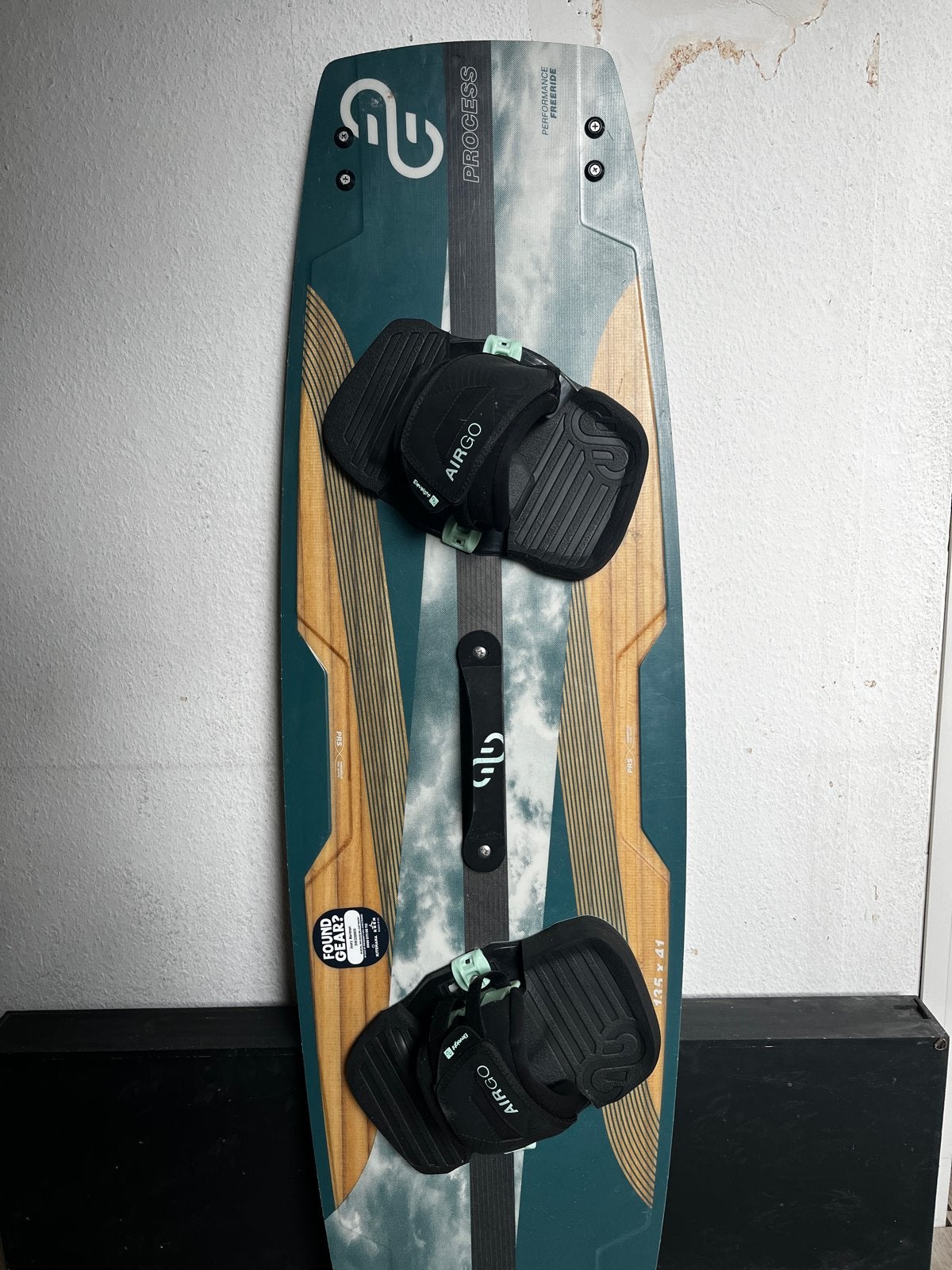 Eleveight Process Twintip Kiteboard 135x41 met Airgo binding, Twintip, Ophalen, Gebruikt, Kiteboard