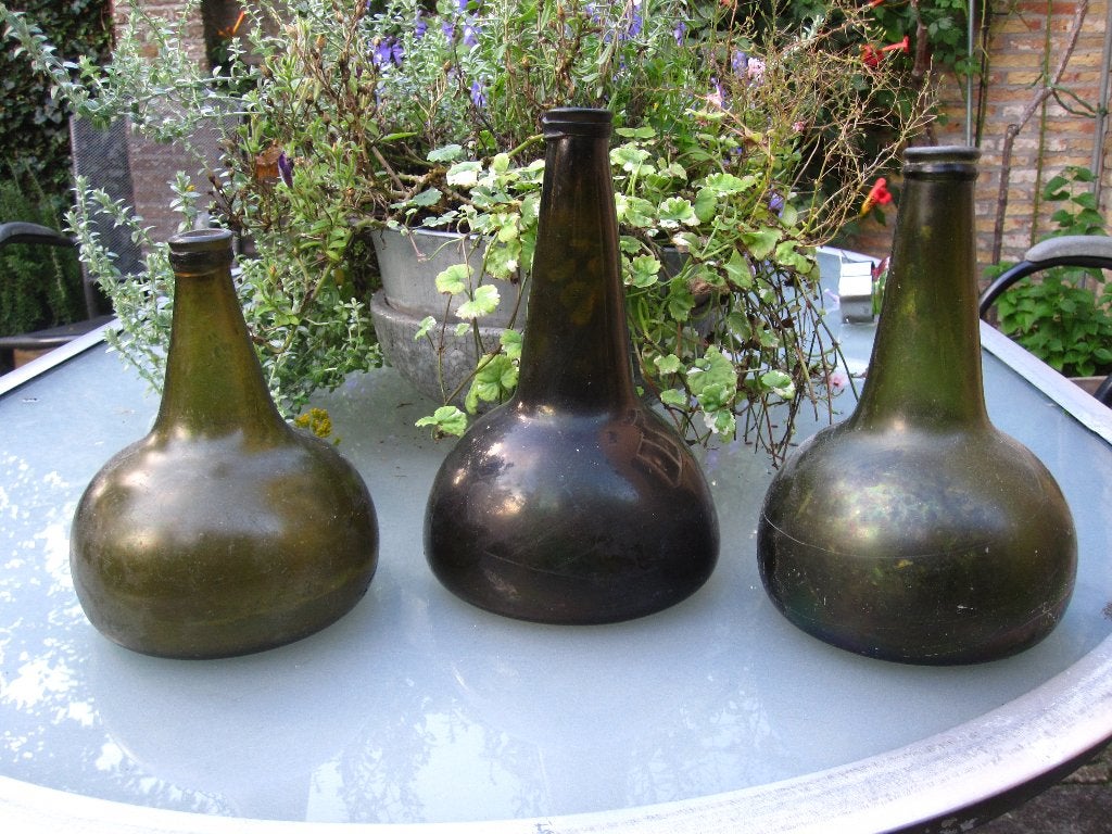 Prachtige VOC kattekop flessen 17th / 18th ....3 stuks, Antiek en Kunst, Ophalen
