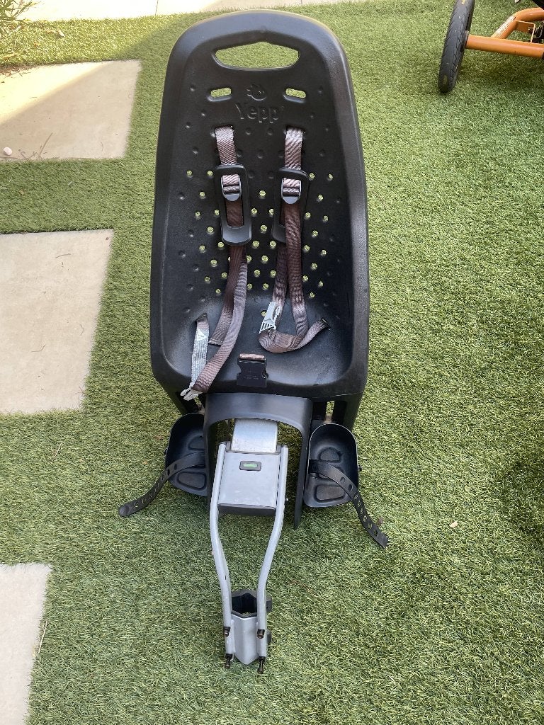Thule Yepp Maxi achterzitje zwart + zadelbuis-adapter, Fietsen en Brommers, Fietsaccessoires | Fietsstoeltjes, Ophalen, Achterzitje