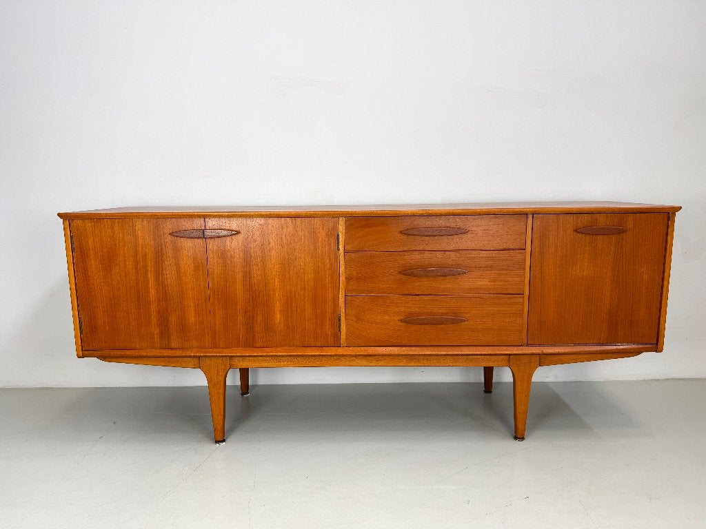 Vintage dressoir Jentique., Huis en Inrichting, 150 tot 200 cm, Teakhout, Ophalen of Verzenden, Zo goed als nieuw