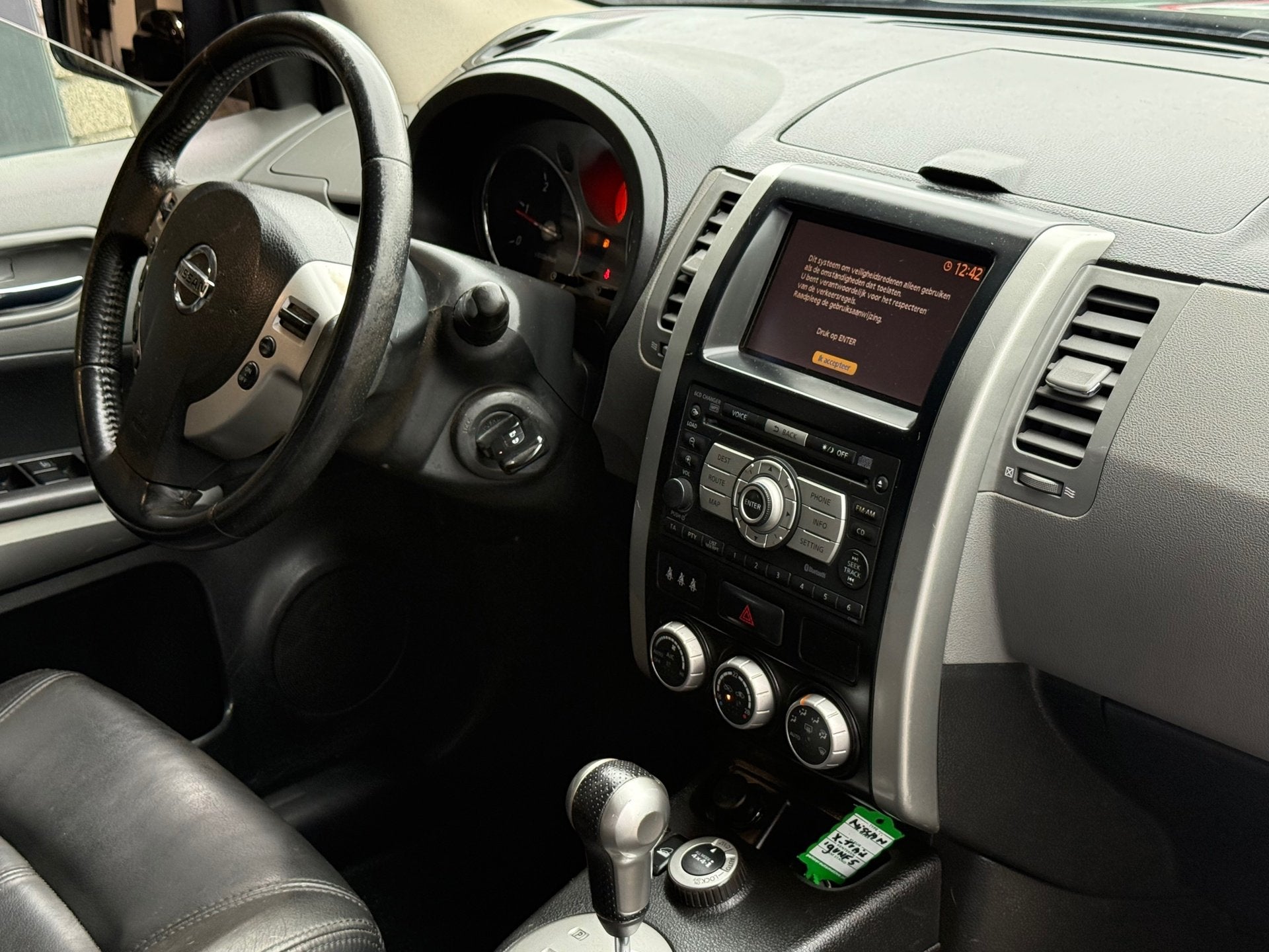 Nissan X-Trail 2.0 dCi SE Automaat Navi Airco Trekhaak Grijs, Auto's, Automaat, 4 cilinders, 150 pk, Zwart