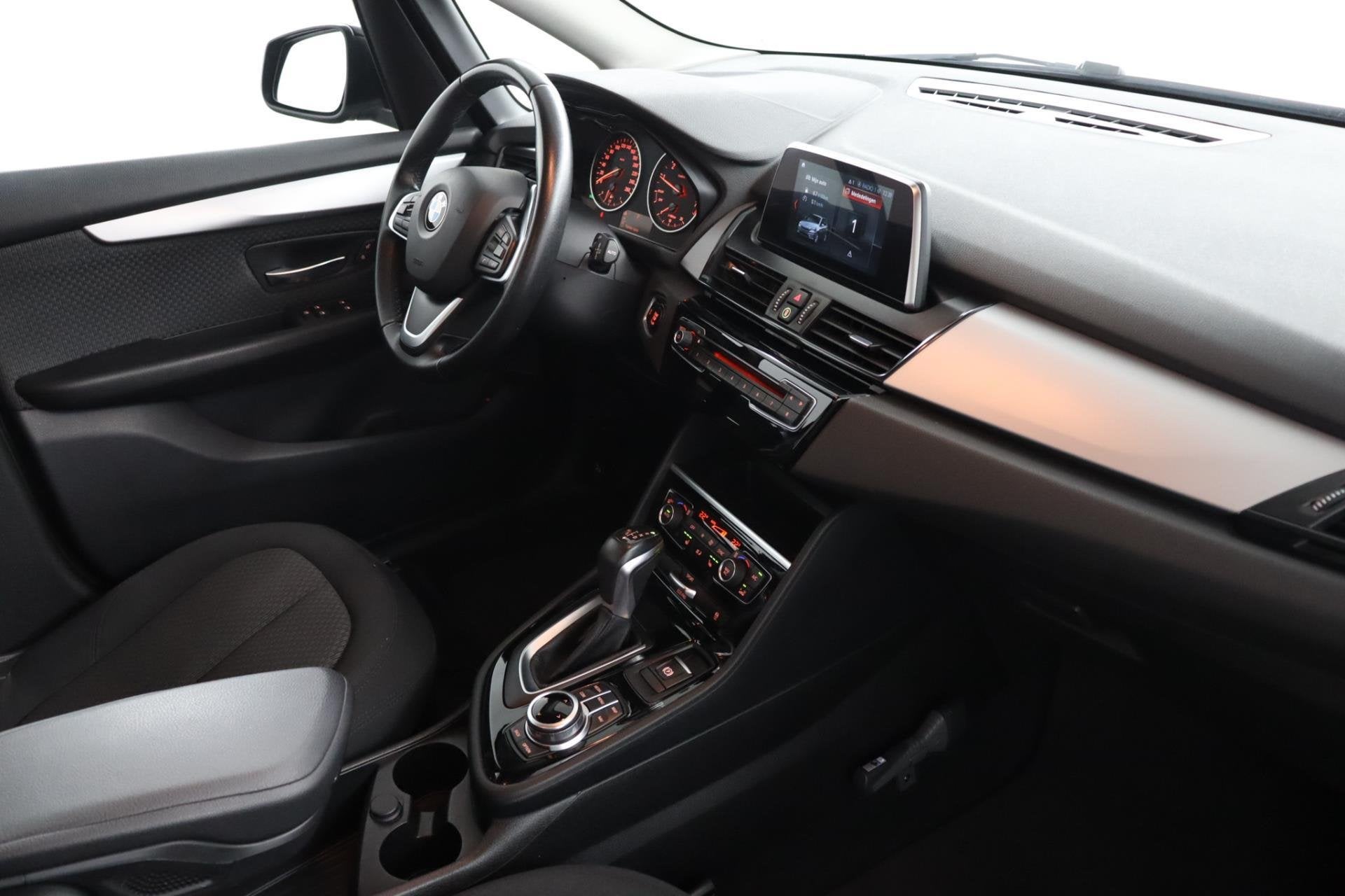 BMW 2 Serie Active Tourer 218i Corporate Executive | NAP | A, 1345 kg, Gebruikt, Euro 6, Zwart