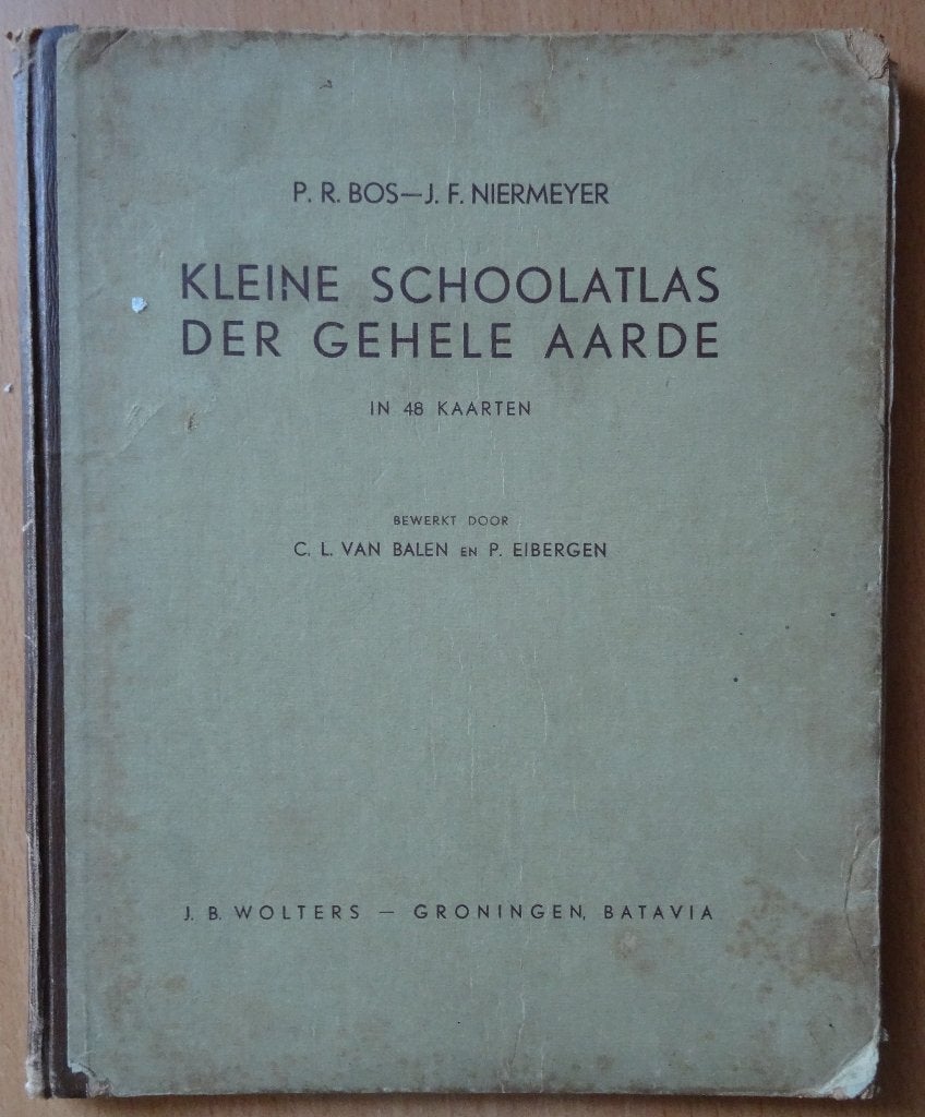 KLEINE SCHOOLATLAS  der gehele aarde - 1939 - PR Bos, Gelezen, Overige atlassen, Ophalen of Verzenden, 1800 tot 2000