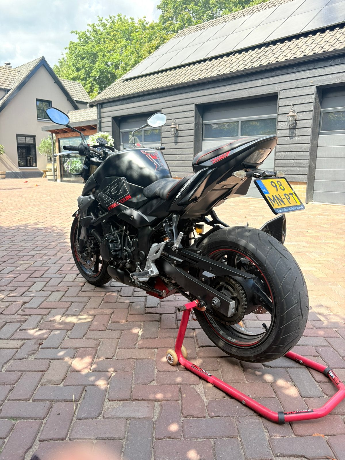Suzuki GSR 750 FREEGUN edition, Motoren, Motoren | Suzuki, Naked bike