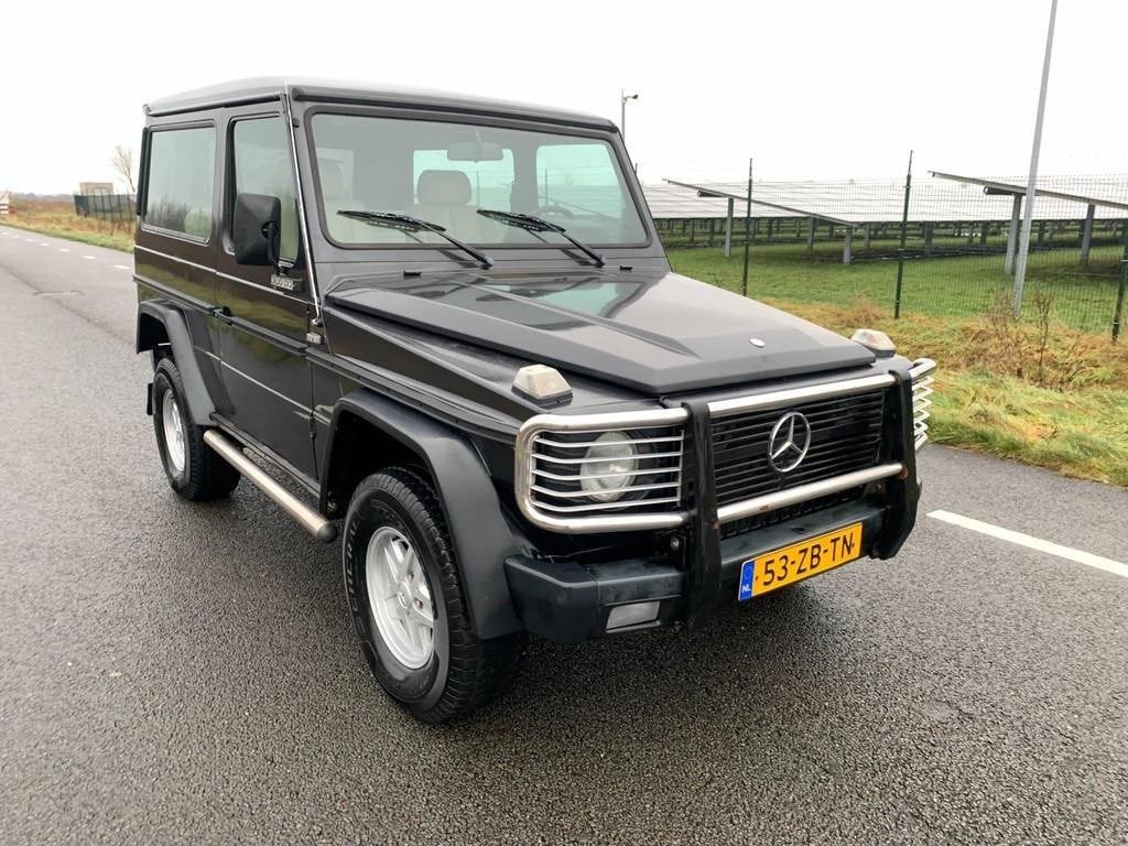 Mercedes-Benz G-Klasse 1981 & Defender 130 TD5 crew cab 2002, Beige, G-Klasse, 2800 kg, Zwart