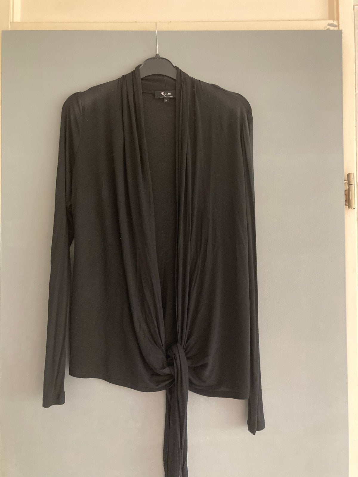 Zwart Ro-zu vestje met knoopdetail, maat M, Kleding | Dames, Ophalen of Verzenden, Zo goed als nieuw, Maat 38/40 (M), Zwart