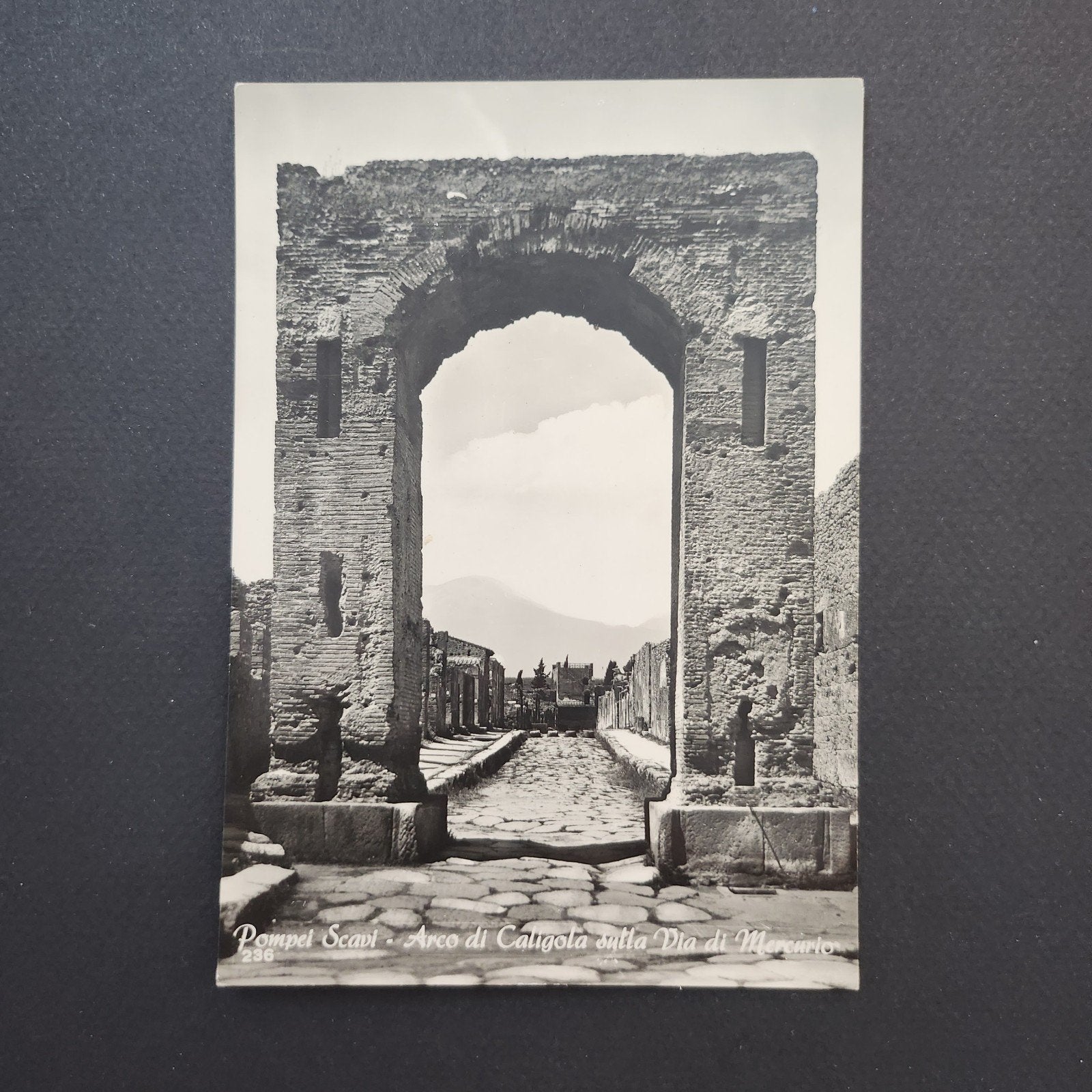 Pompeii Scavi - Arco di Caligola - Echte foto/ansichtkaart, Ophalen of Verzenden, Ongelopen, Italië